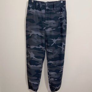 Aritzia TNA New Alix Pant Cotton-twill cargo pants - Eclipse Camouflage